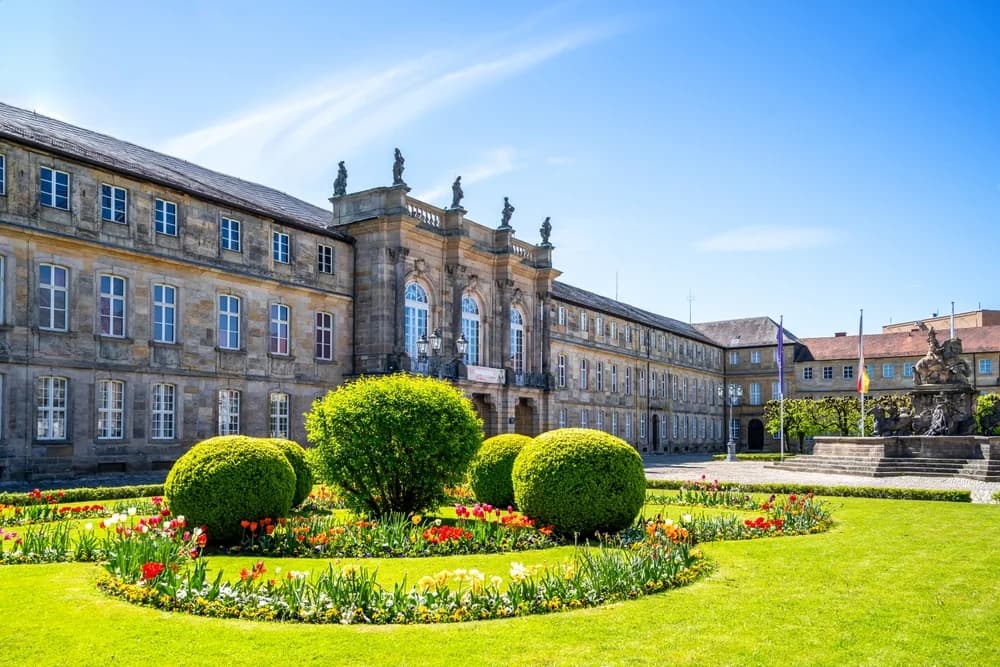 What’s the Difference Between a Palace and a Castle: Palace vs Castle