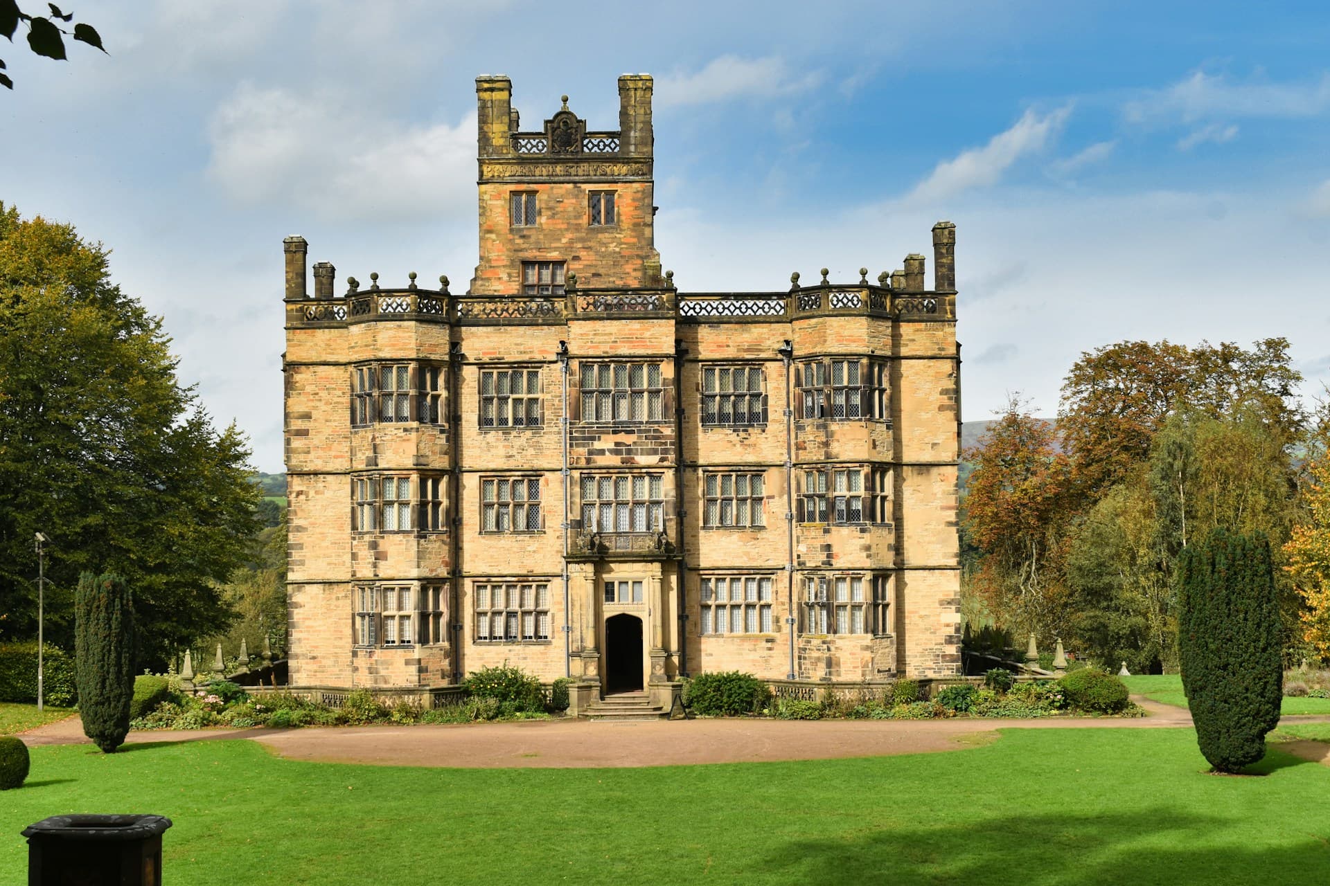 What Is a Manor House? The Category Between Castle and Country House