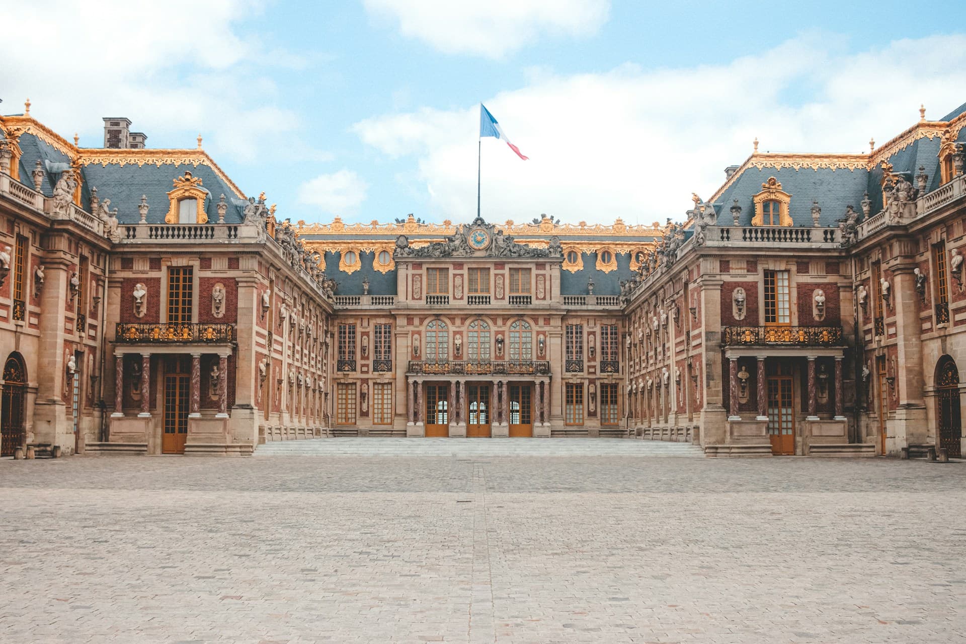 The Largest Palace in the World and 6 Others on the Shortlist