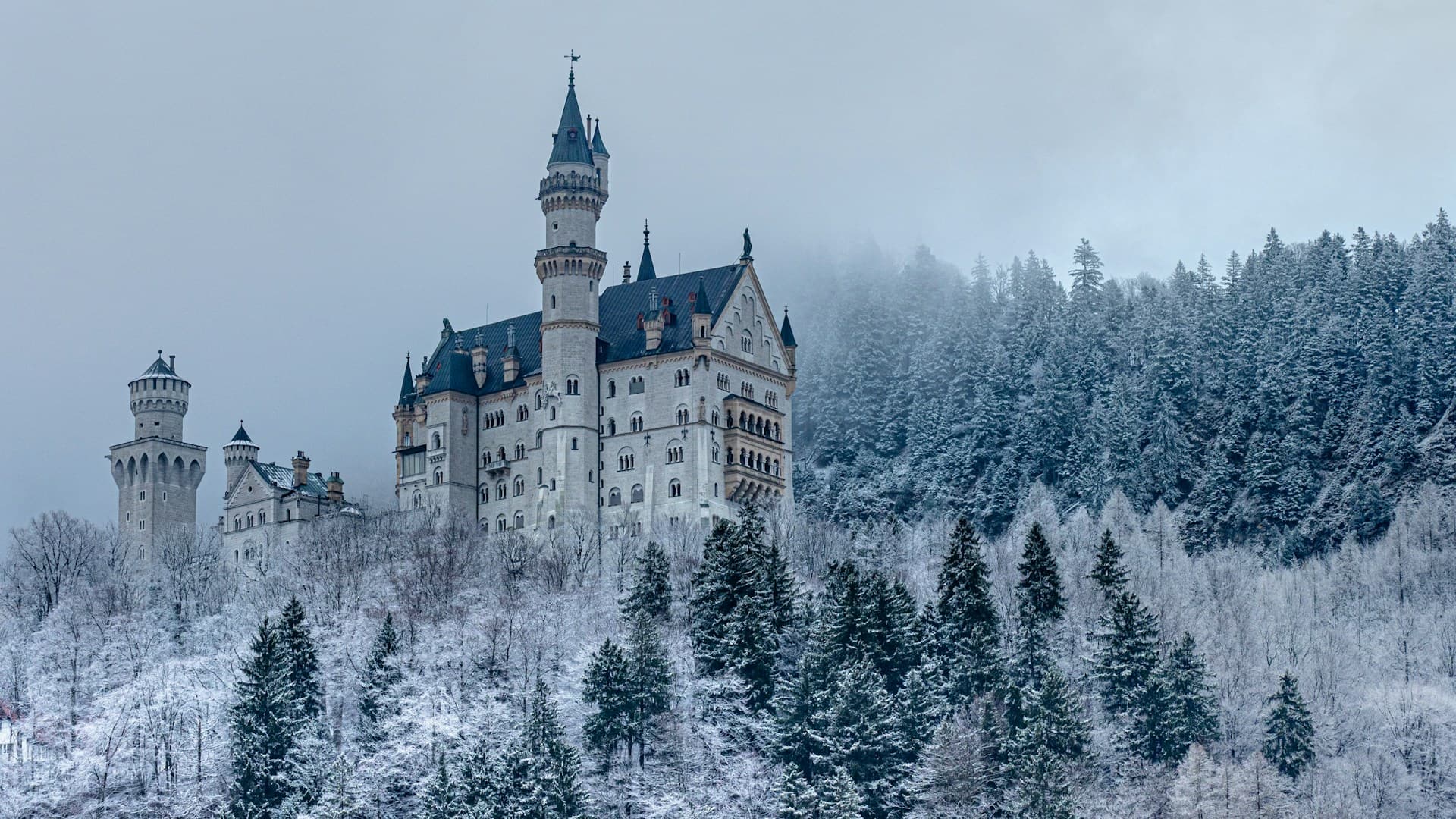 10 Real Fairytale Castles That Look Too Perfect to Be Real