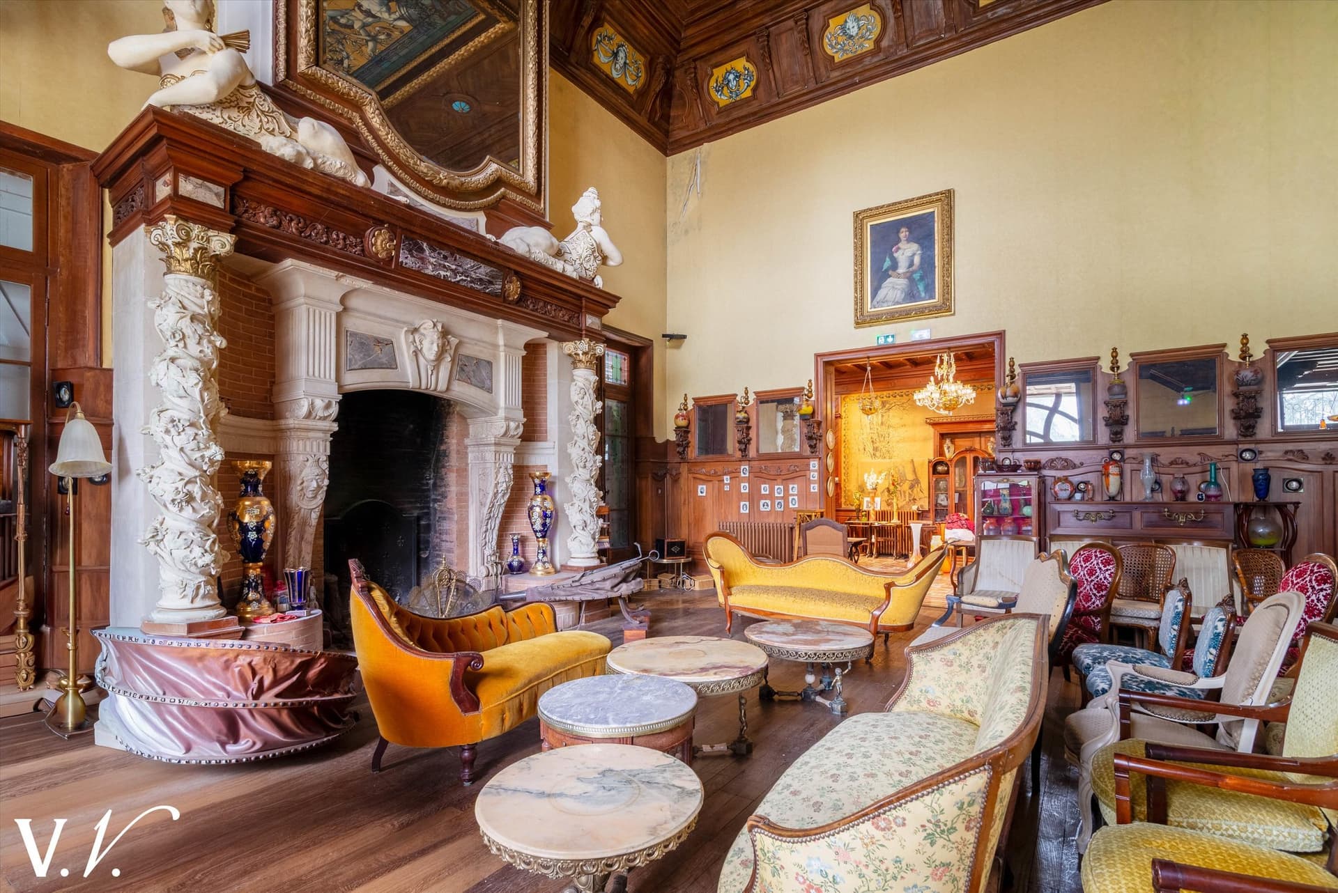 Exceptional 19th Century Castle With 12 Bedrooms And Tennis Court 5
