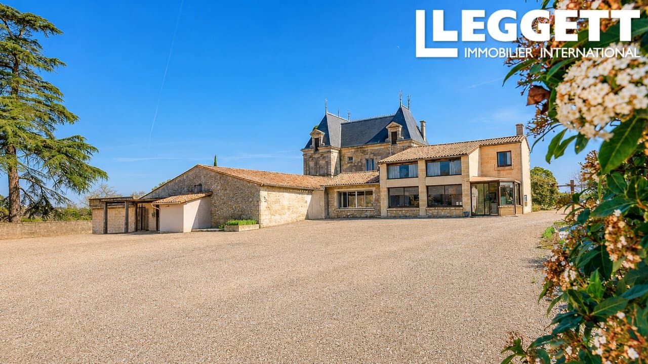 Elegant Château With Development Potential On 24 Hectares 2