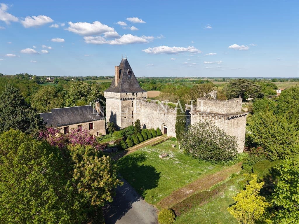 Historic Medieval Castle with 5 Bedrooms and Expansive Grounds — in Maine-et-Loire, France