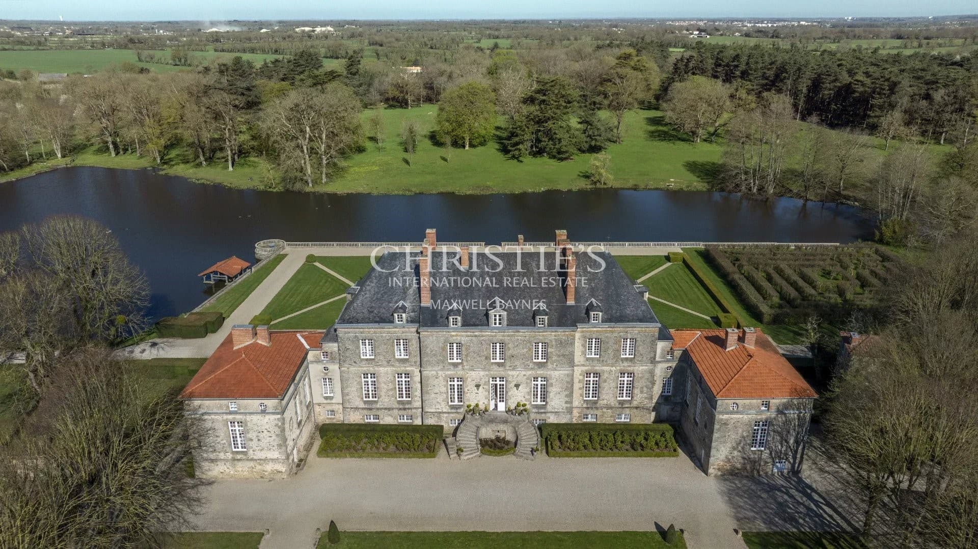 Exceptional 18th Century Château With 42 Hectares Of Landscaped Grounds 4