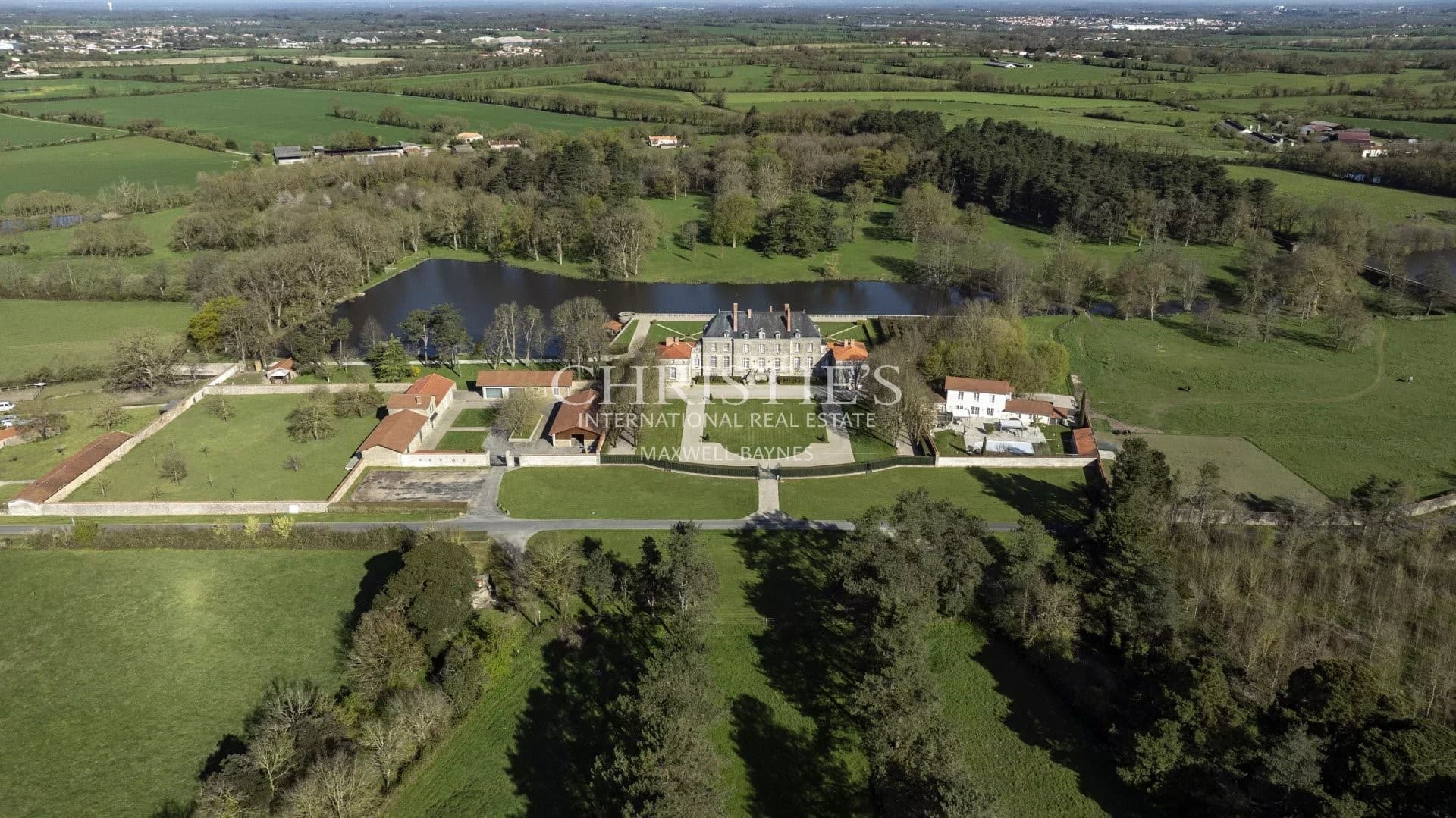 Exceptional 18th Century Château With 42 Hectares Of Landscaped Grounds 5