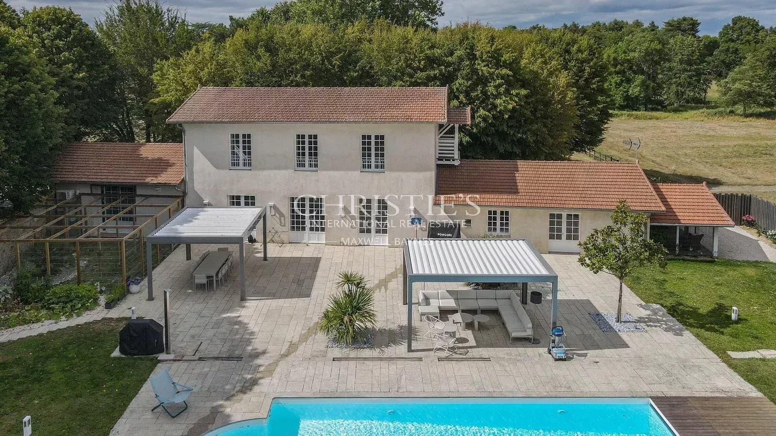 Exceptional 18th Century Château With 42 Hectares Of Landscaped Grounds 3