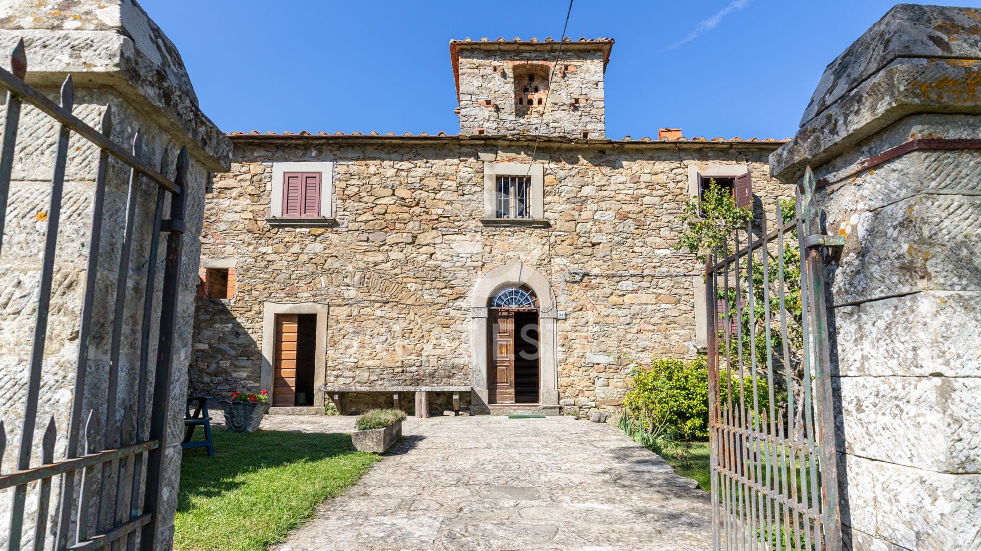Castles for sale in Casentino