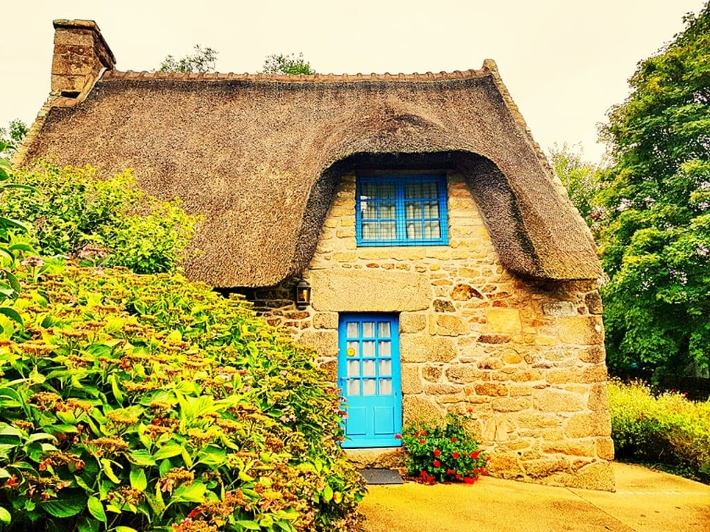 Renovated Castle with 6 Bedrooms in a Quiet Environment — in Finistère, Brittany