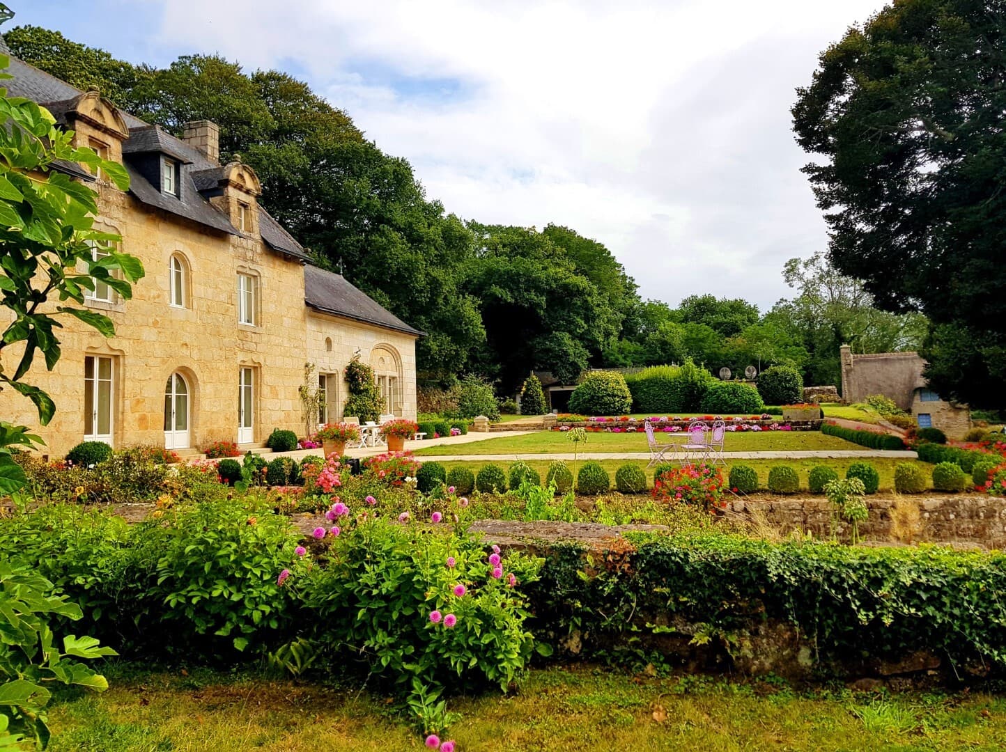Renovated Castle with 6 Bedrooms in a Quiet Environment 4