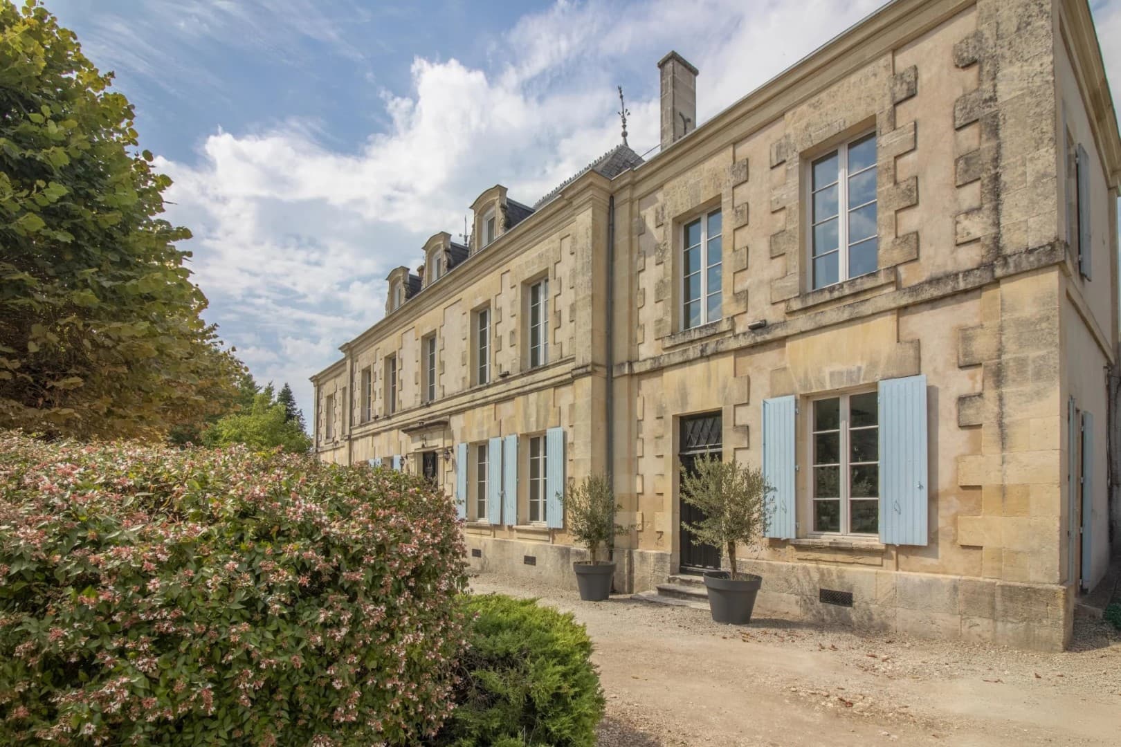 Elegant Château with Guest Wing and Swimming Pool in Tranquil Setting 2