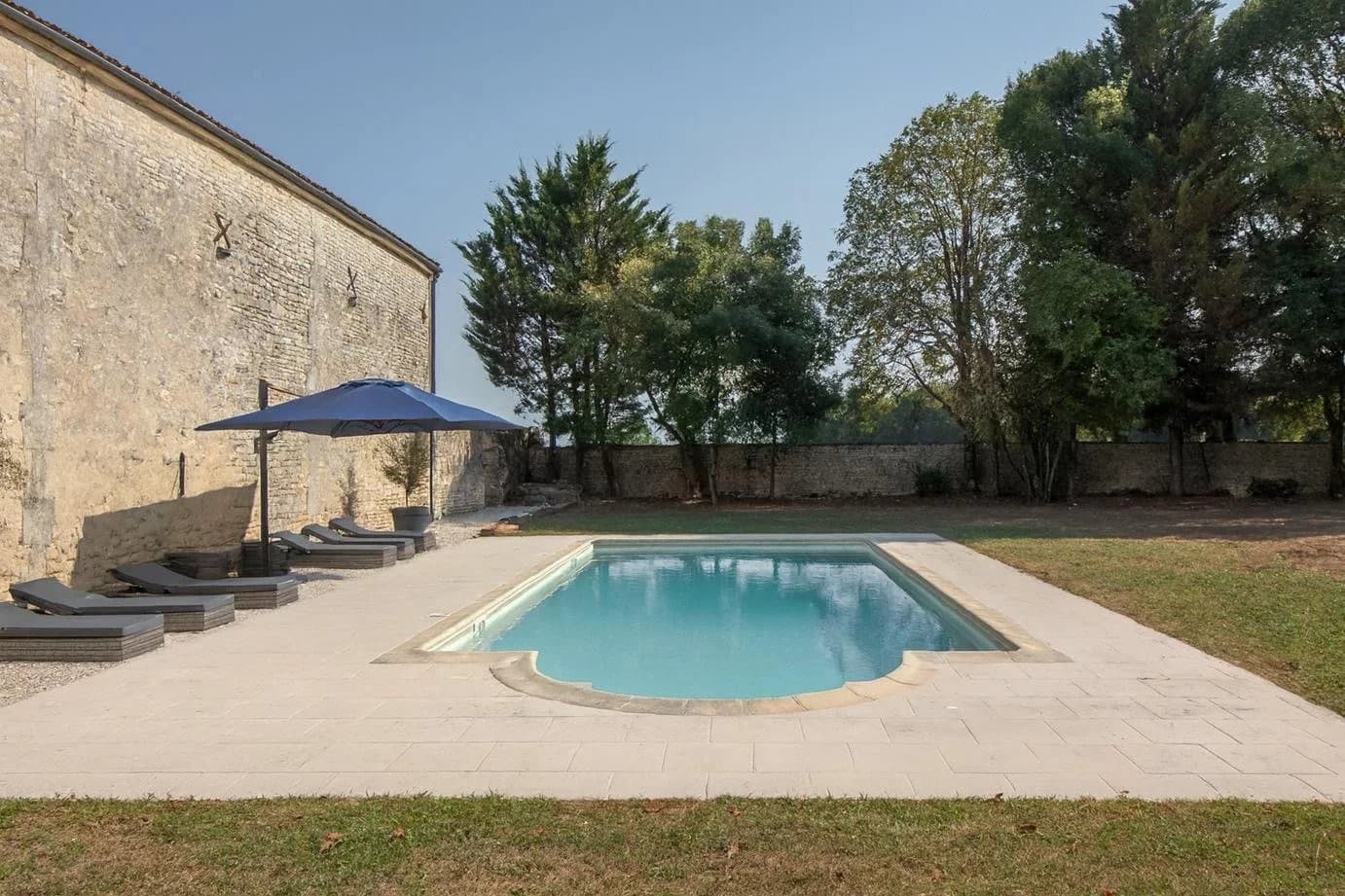 Elegant Château with Guest Wing and Swimming Pool in Tranquil Setting 4