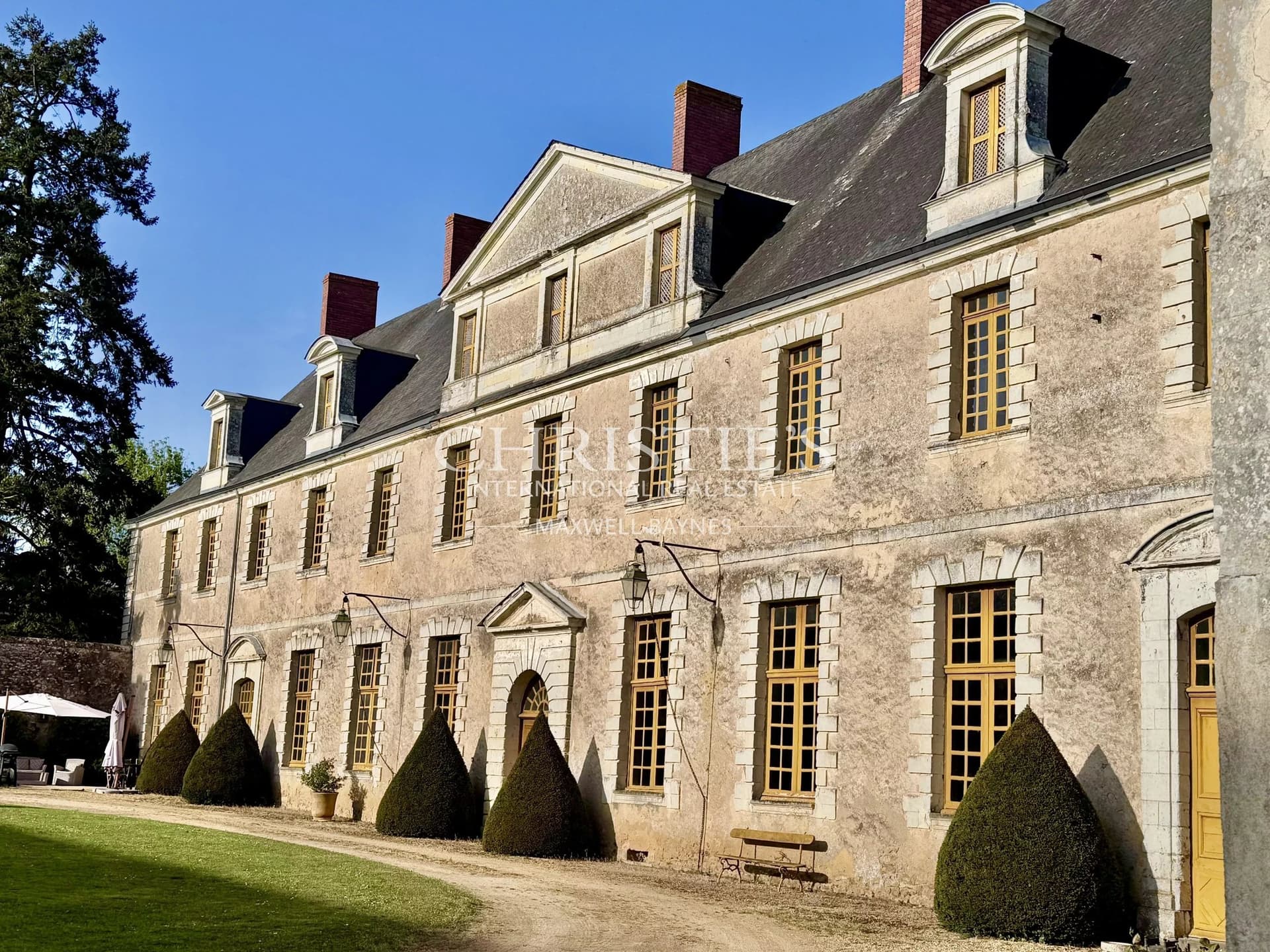 Magnificent 18th Century Abbey With Equestrian Facilities 2