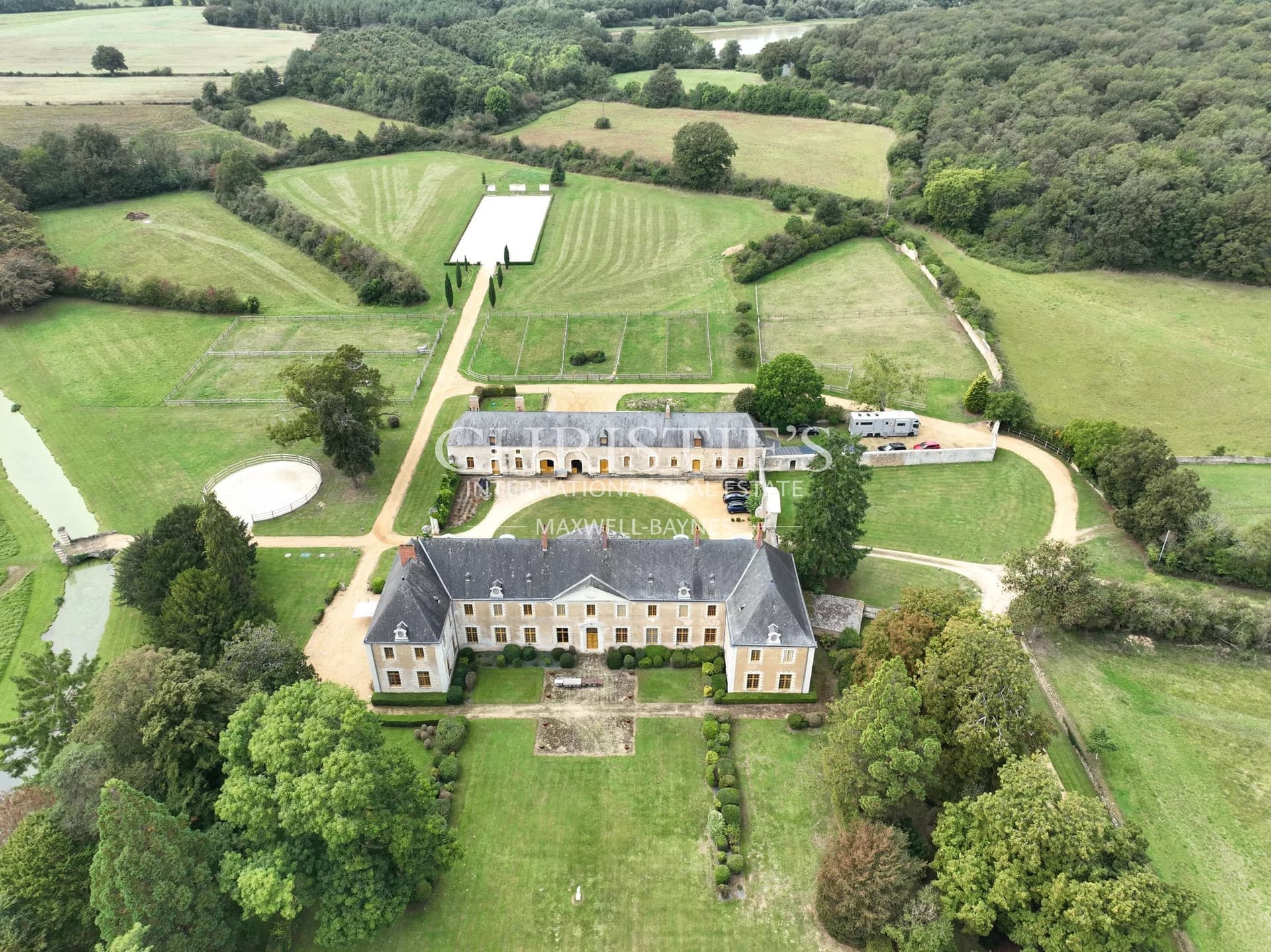 Magnificent 18th Century Abbey With Equestrian Facilities 3