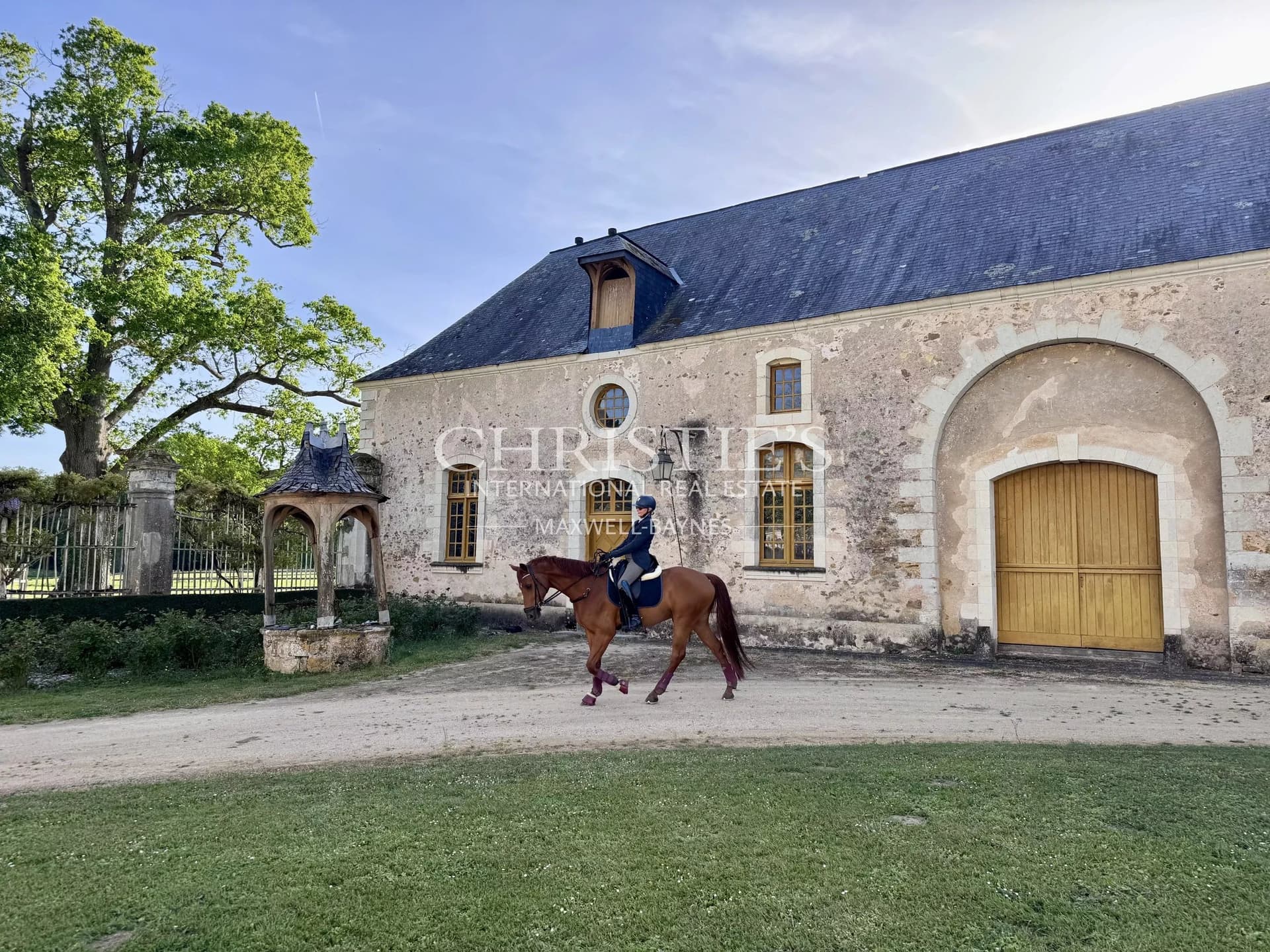 Magnificent 18th Century Abbey With Equestrian Facilities 5