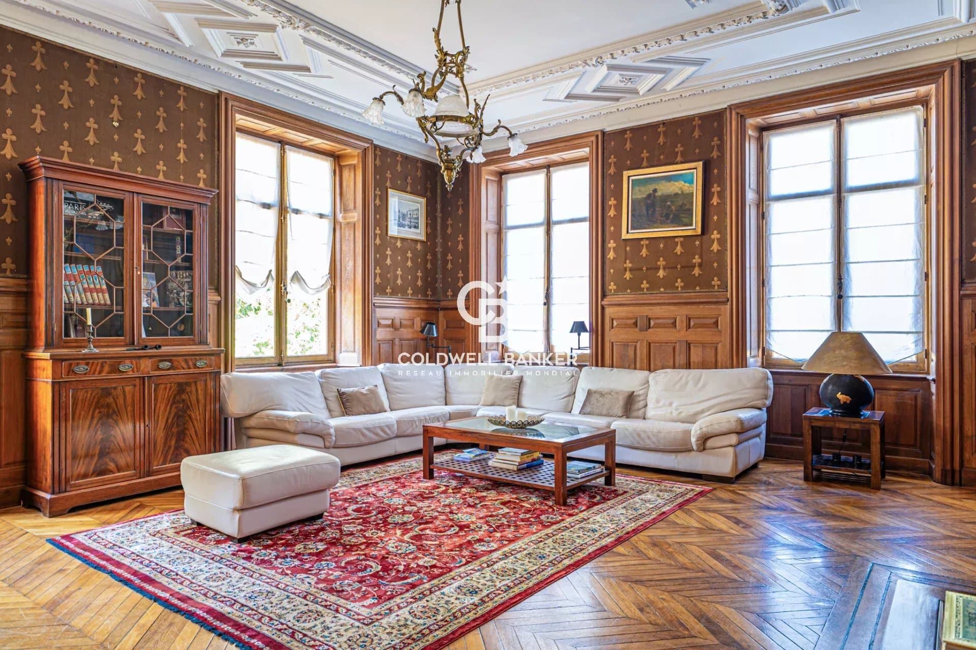 Elegant 19th Century Château With 9 Bedrooms And Expansive Grounds 4