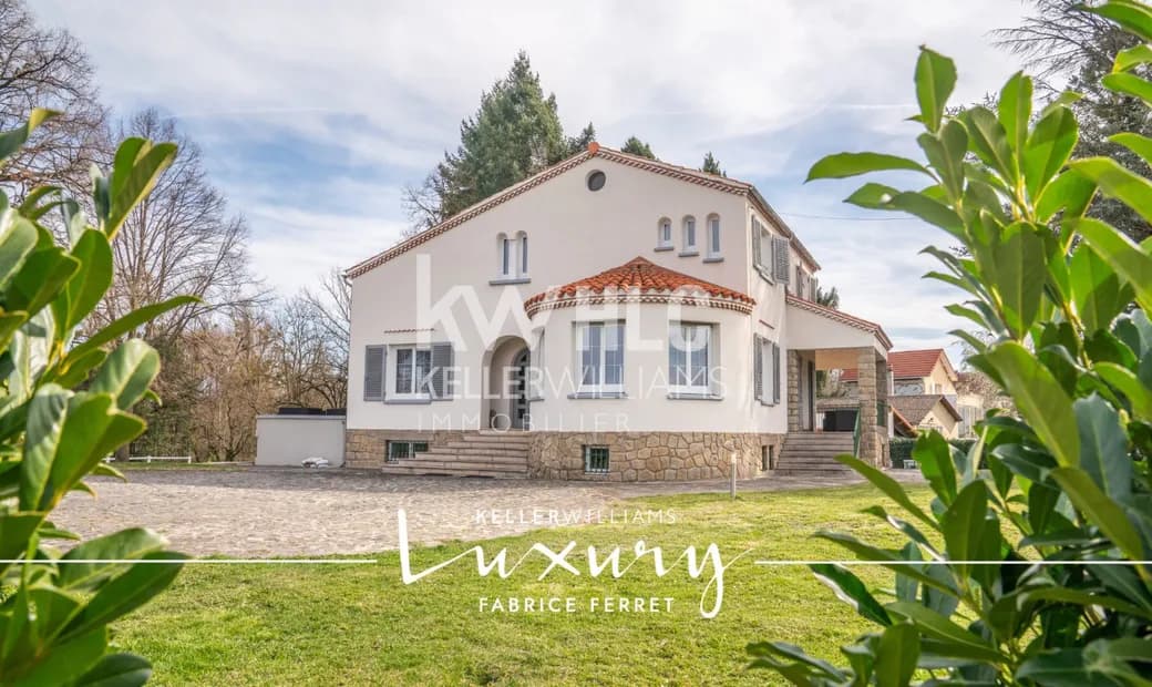 Château with 360 Sqm and 5 Bedrooms Near Clermont-Ferrand