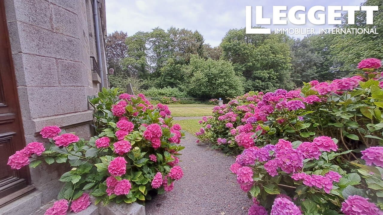 Exceptional 19th Century Château With Grand Entrance Hall And Walled Garden 2
