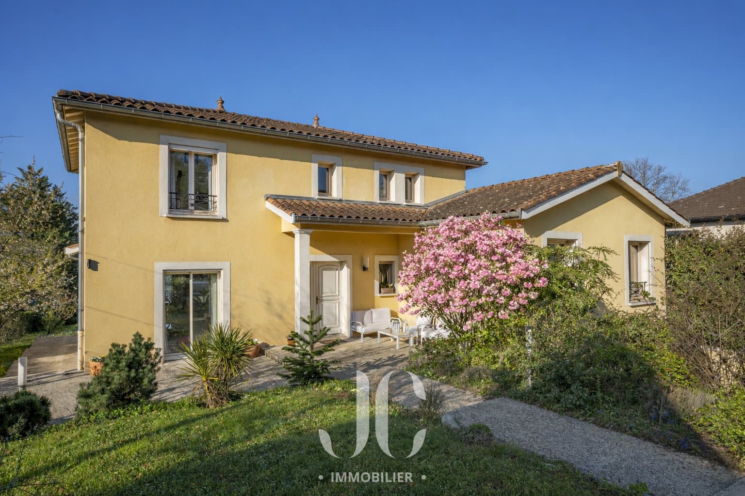 Elegant Family Home With Pool And Stunning Views Near Lyon