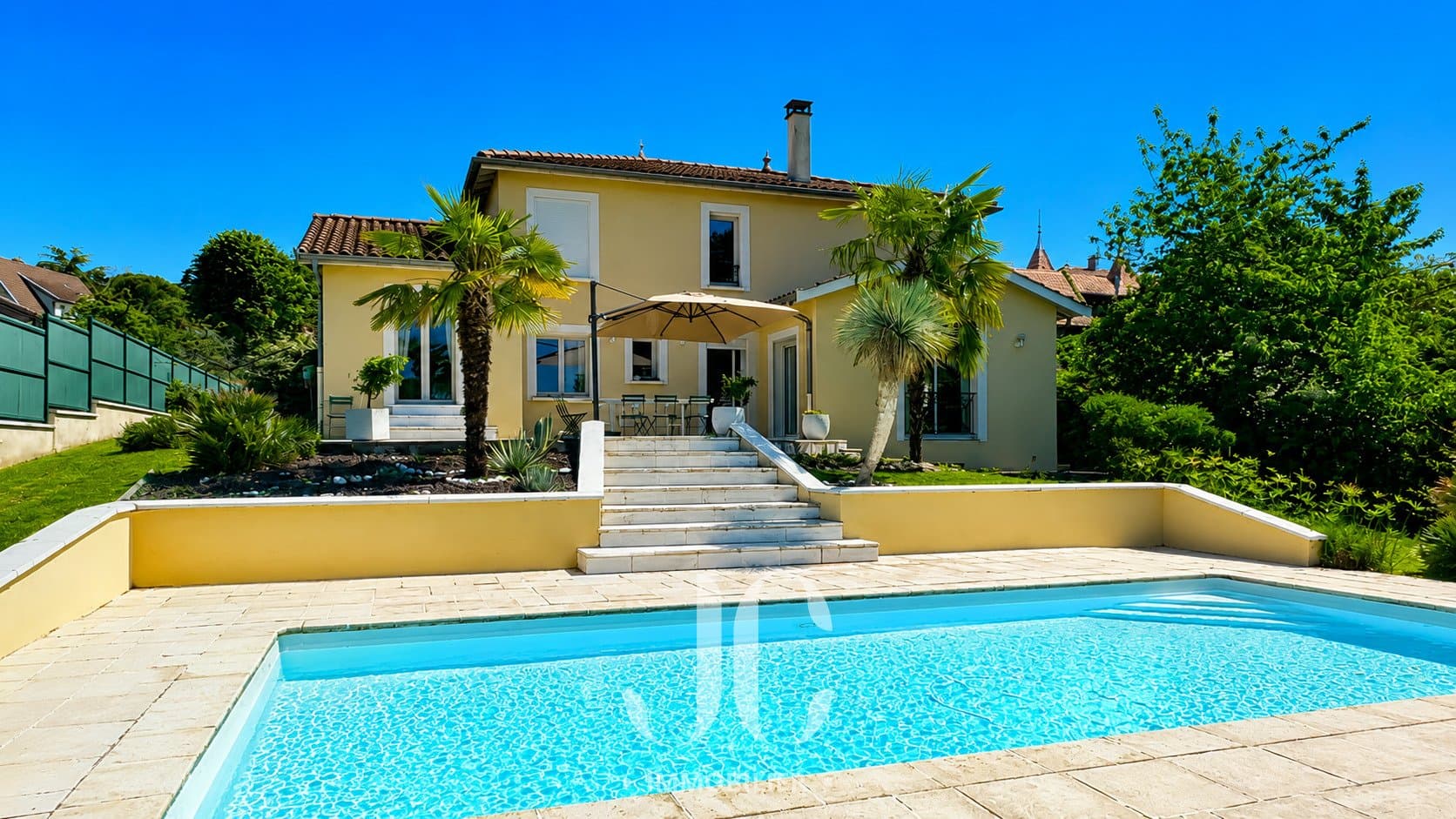 Elegant Family Home With Pool And Stunning Views Near Lyon 2