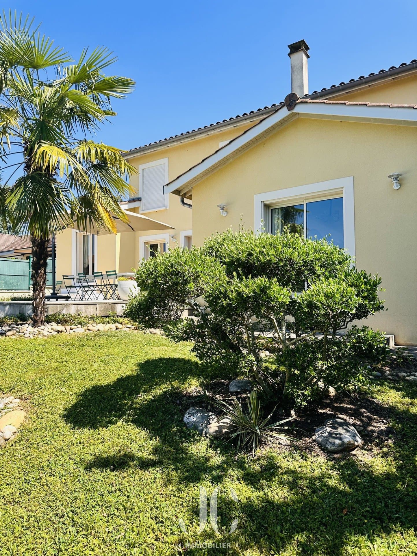Elegant Family Home With Pool And Stunning Views Near Lyon 5
