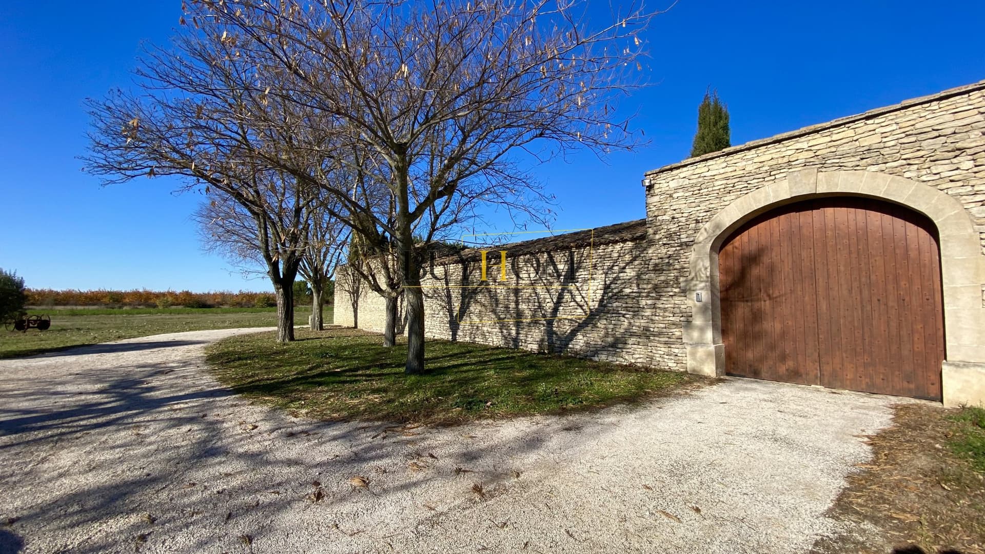 Authentic Mas With Infinity Pool And Outbuildings In Luberon 2
