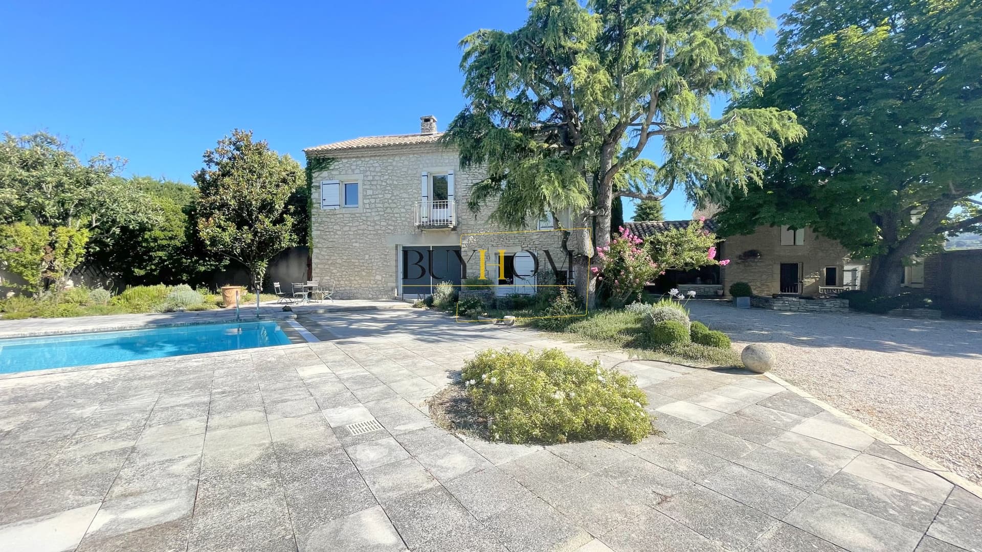 Authentic Mas With Infinity Pool And Outbuildings In Luberon 3