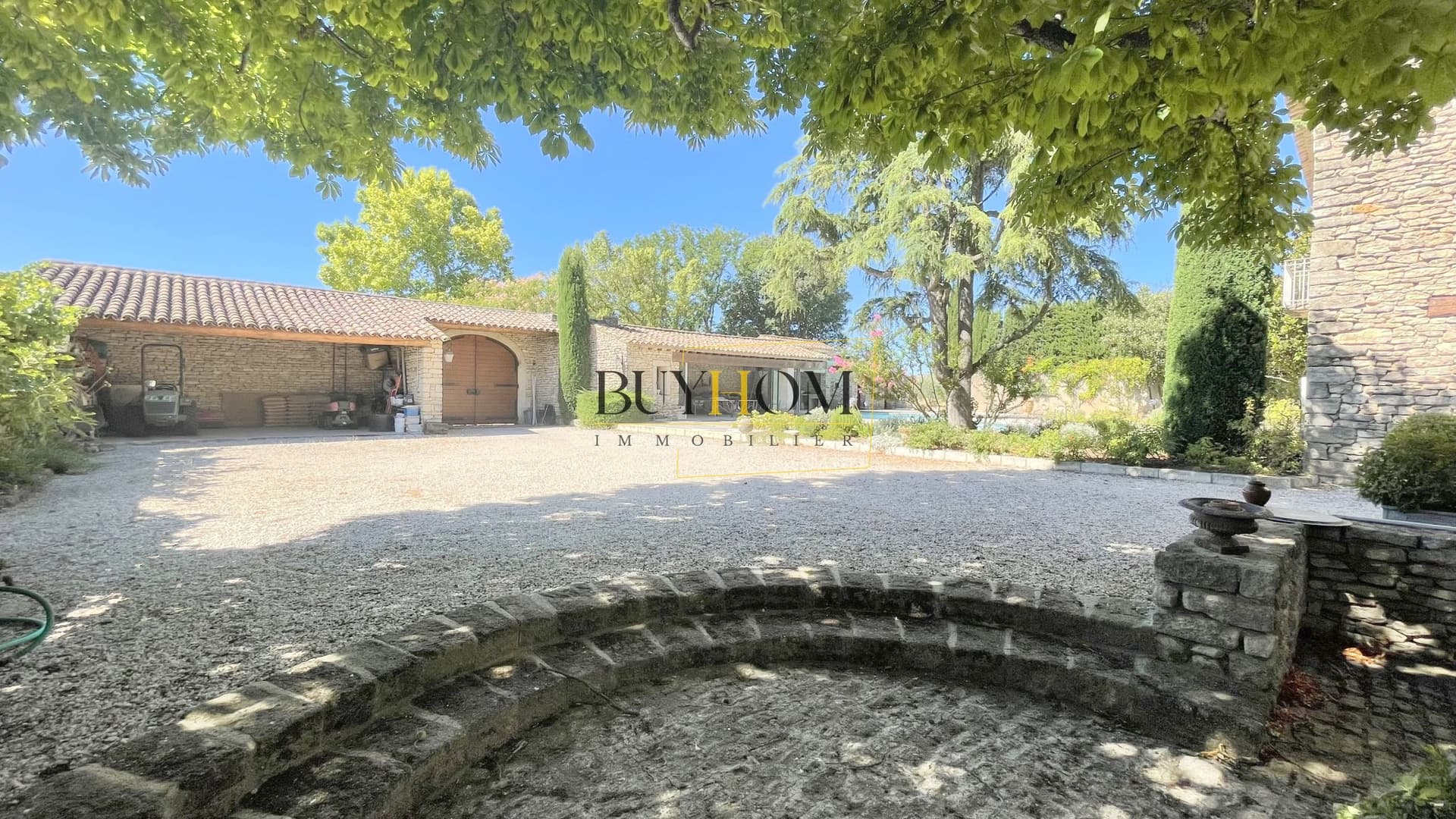Authentic Mas With Infinity Pool And Outbuildings In Luberon 5