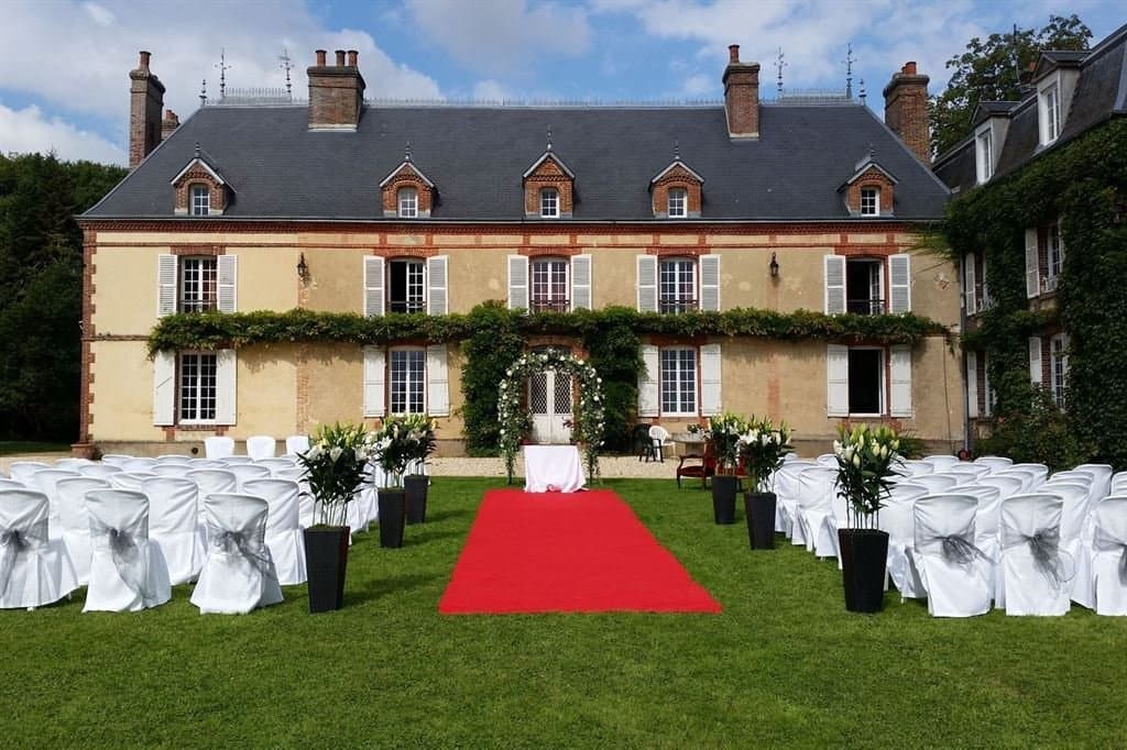 Elegant 17th Century Château With Outbuildings In Rural Normandy 2