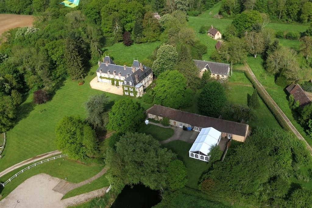 Elegant 17th Century Château With Outbuildings In Rural Normandy 5