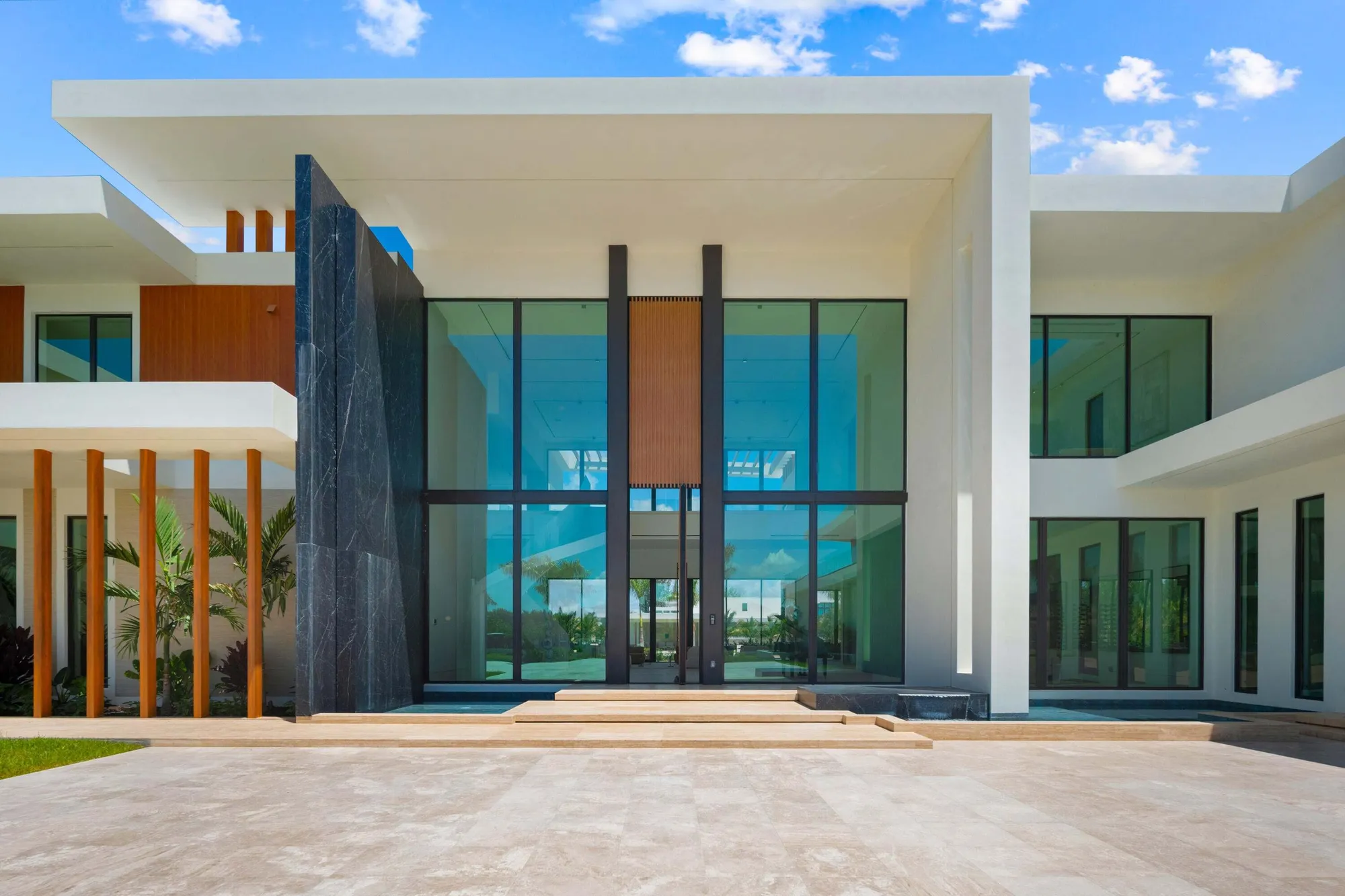 Extraordinary Single Family Residence with Private Resort Amenities 3