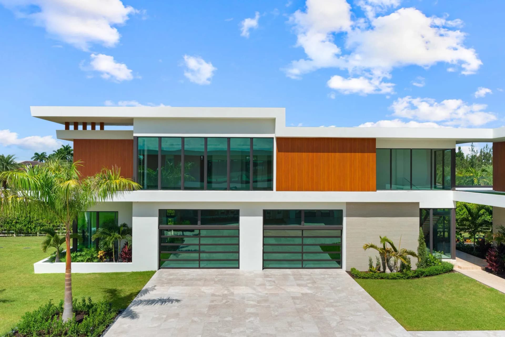 Extraordinary Single Family Residence with Private Resort Amenities 4