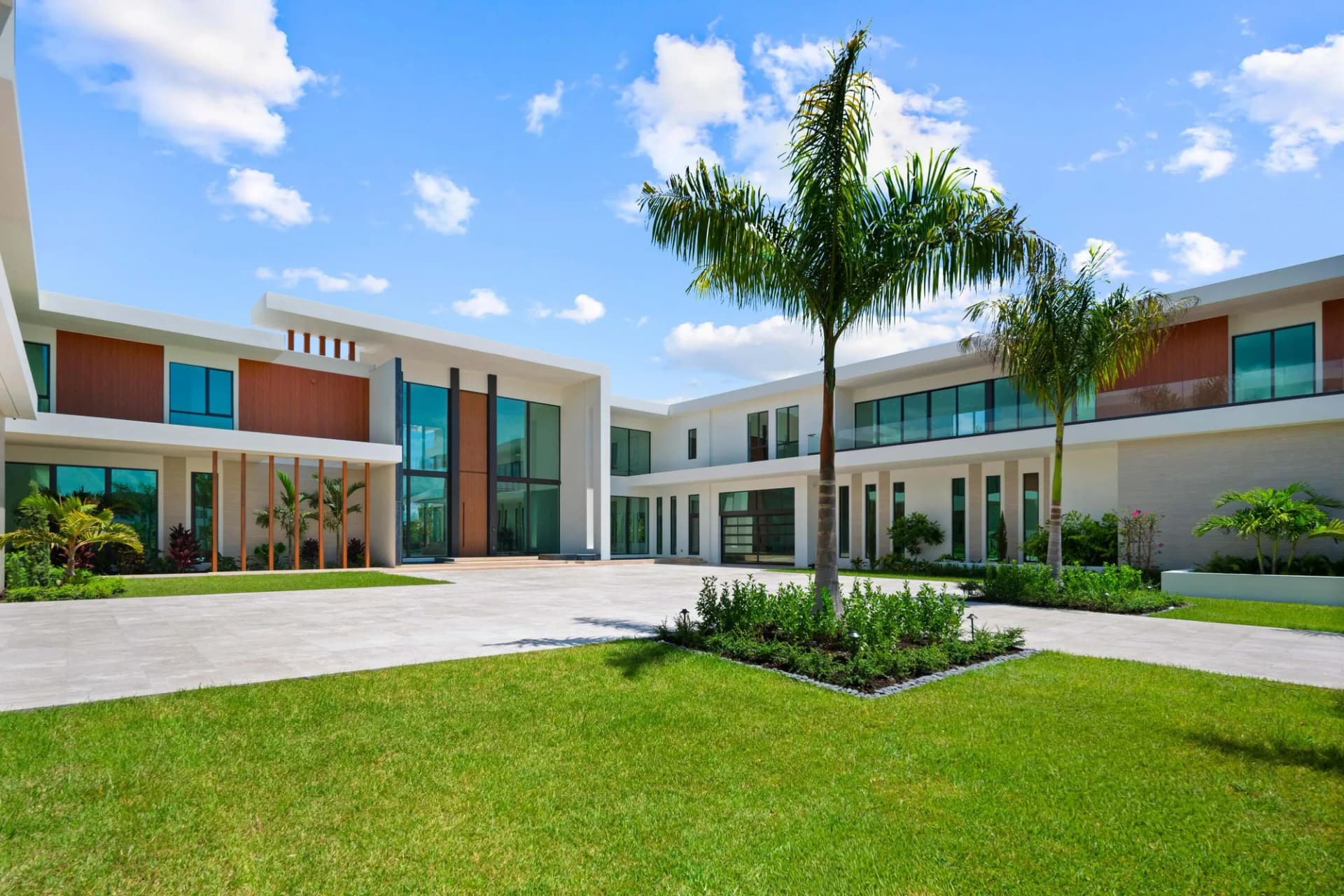 Extraordinary Single Family Residence with Private Resort Amenities 5