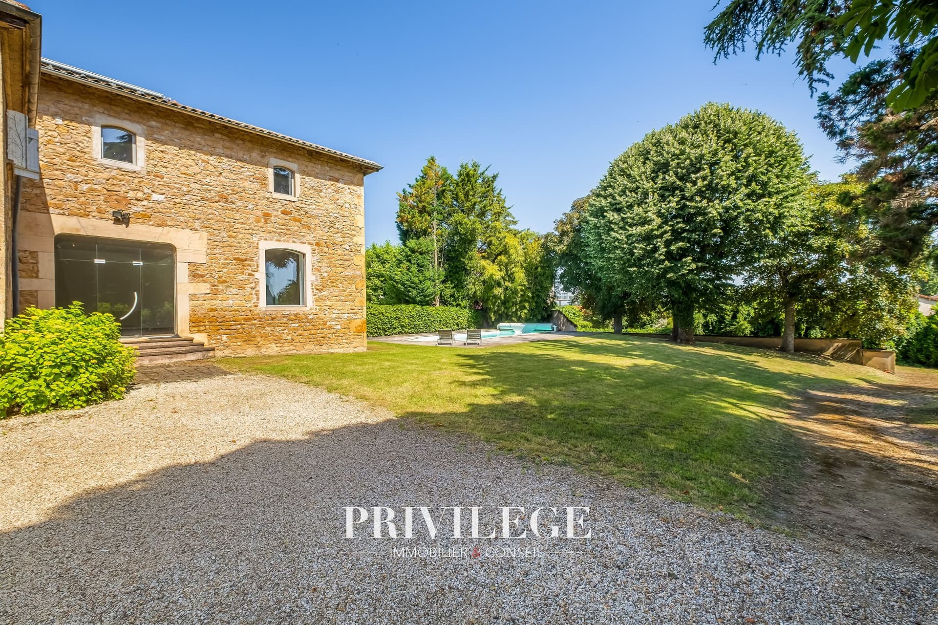 Exceptional Loft Over 300 Sqm With Private Garden And Swimming Pool 3