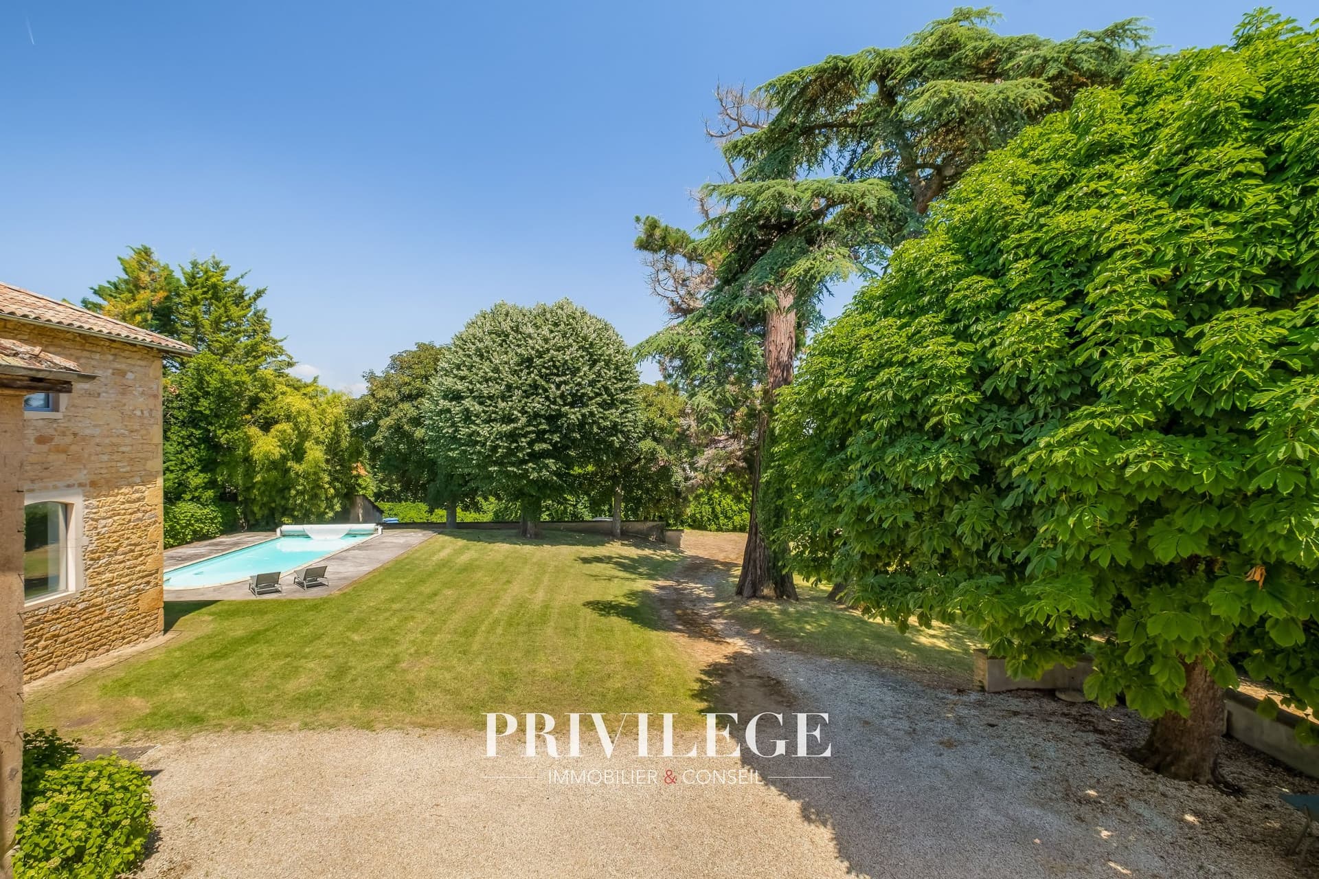 Exceptional Loft Over 300 Sqm With Private Garden And Swimming Pool 4