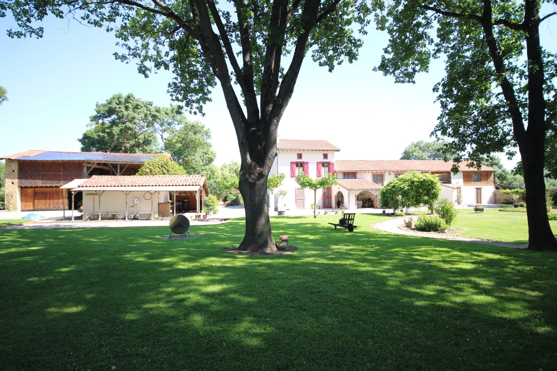 Charming Farmhouse With Gîtes And Views Of The Pyrenees — in France