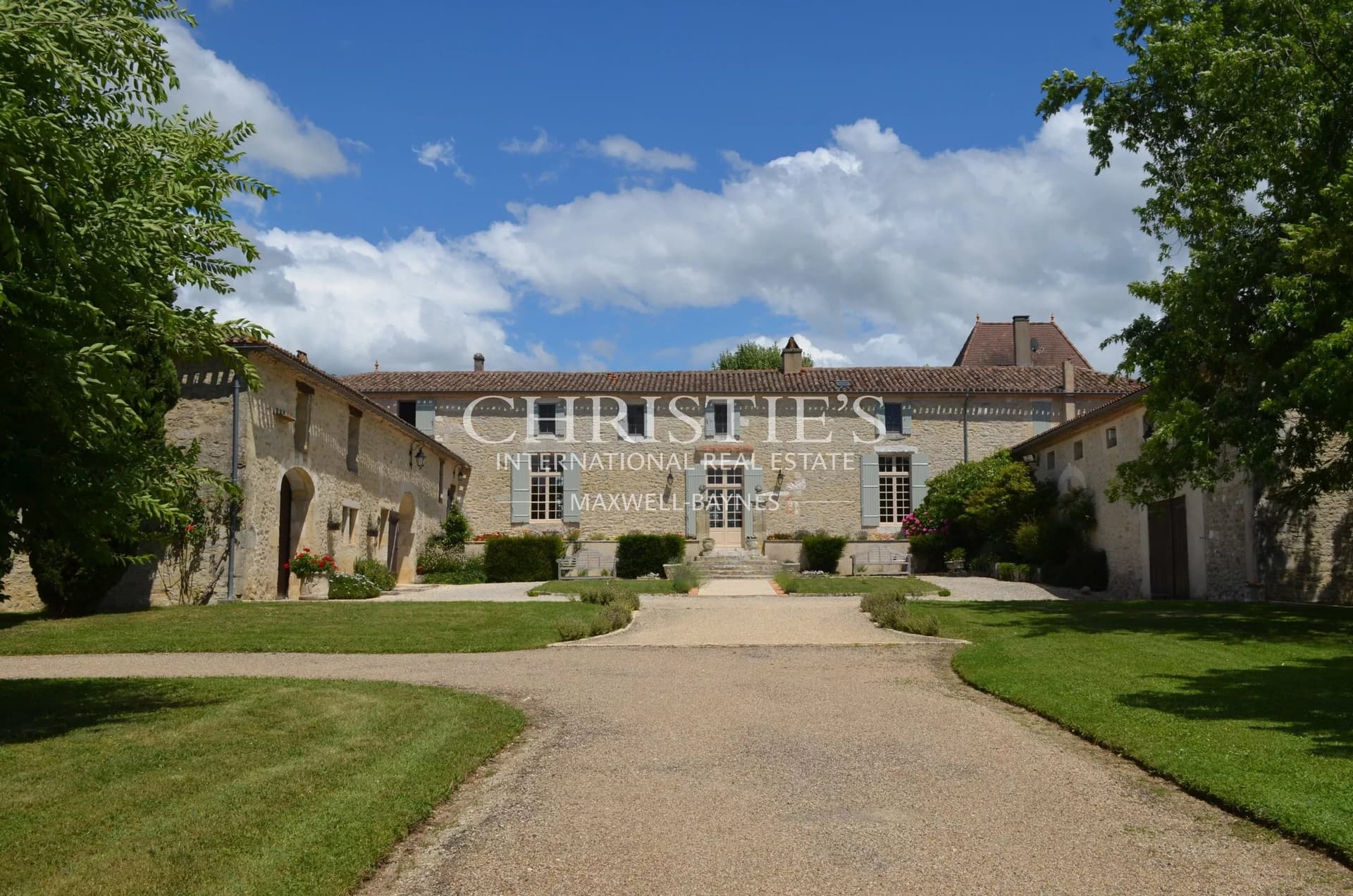 Elegant Château With Gîte And Organic Vineyard In The Bergerac Region