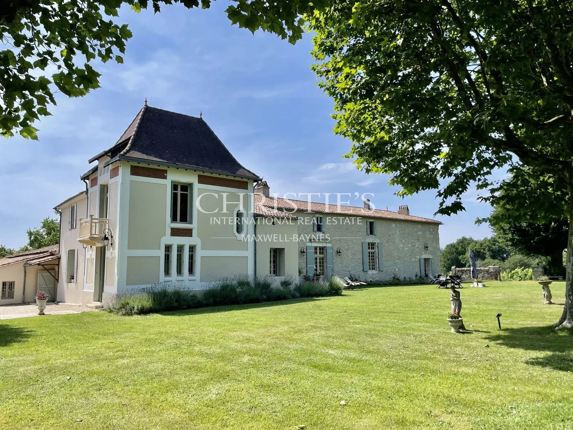 Elegant Château With Gîte And Organic Vineyard In The Bergerac Region 2