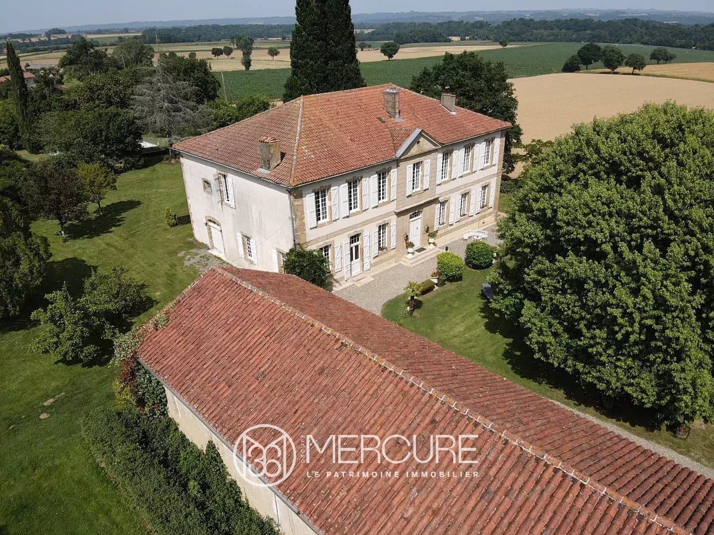 Elegant 18th Century Château With Pool And Views Of The Pyrenees 5