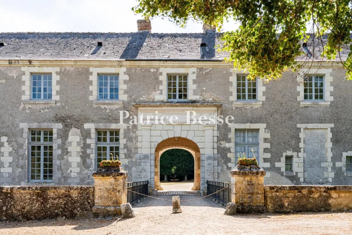 Historic Château With Extensive Grounds And Unique Architectural Features 2
