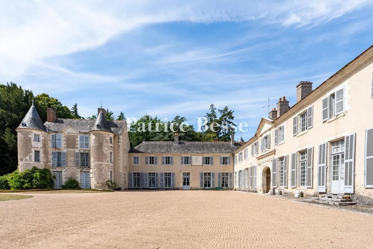 Historic Château With Extensive Grounds And Unique Architectural Features 3