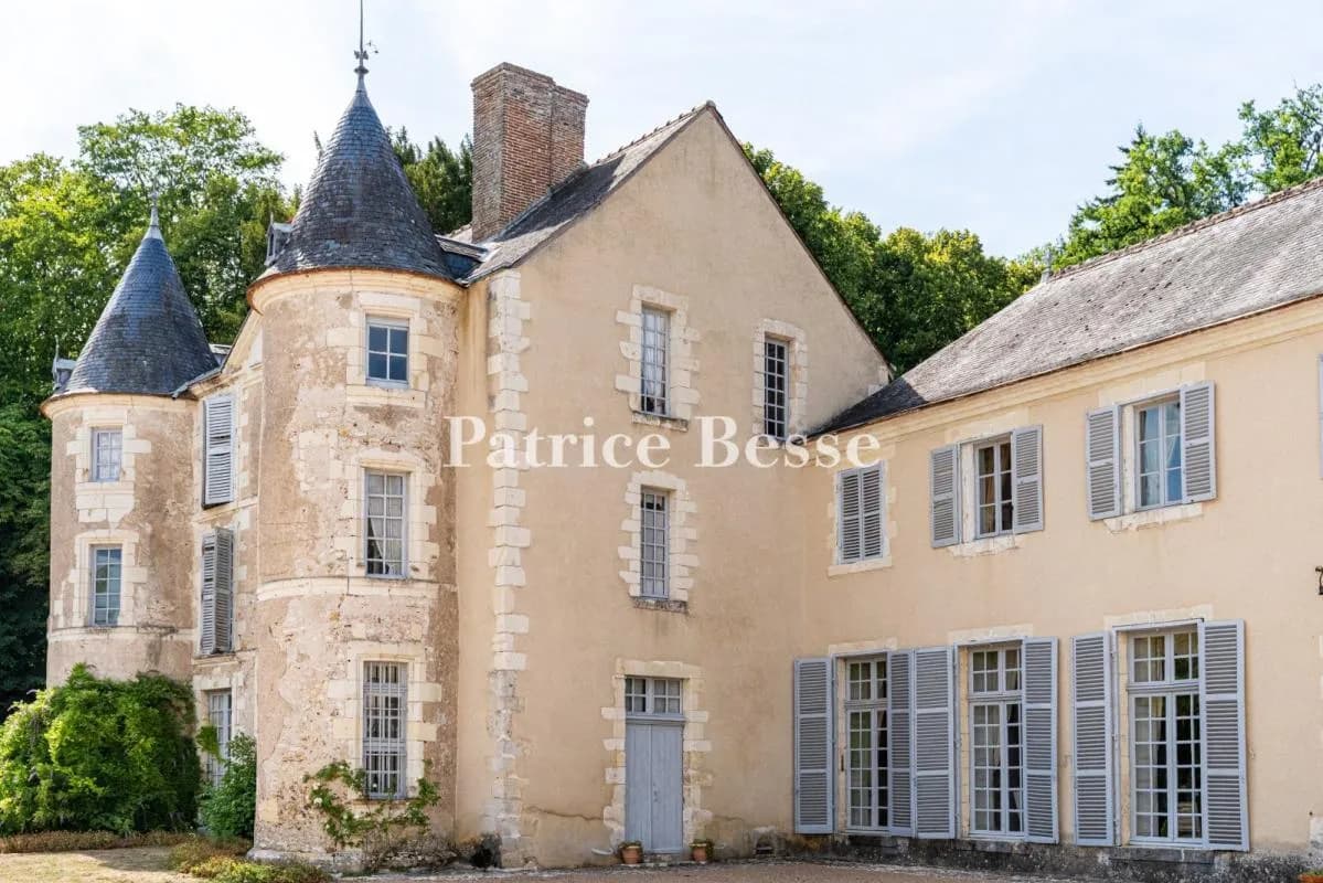 Historic Château With Extensive Grounds And Unique Architectural Features 4