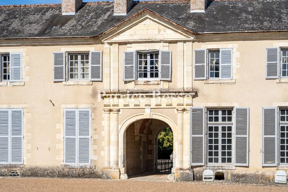 Historic Château With Extensive Grounds And Unique Architectural Features 5