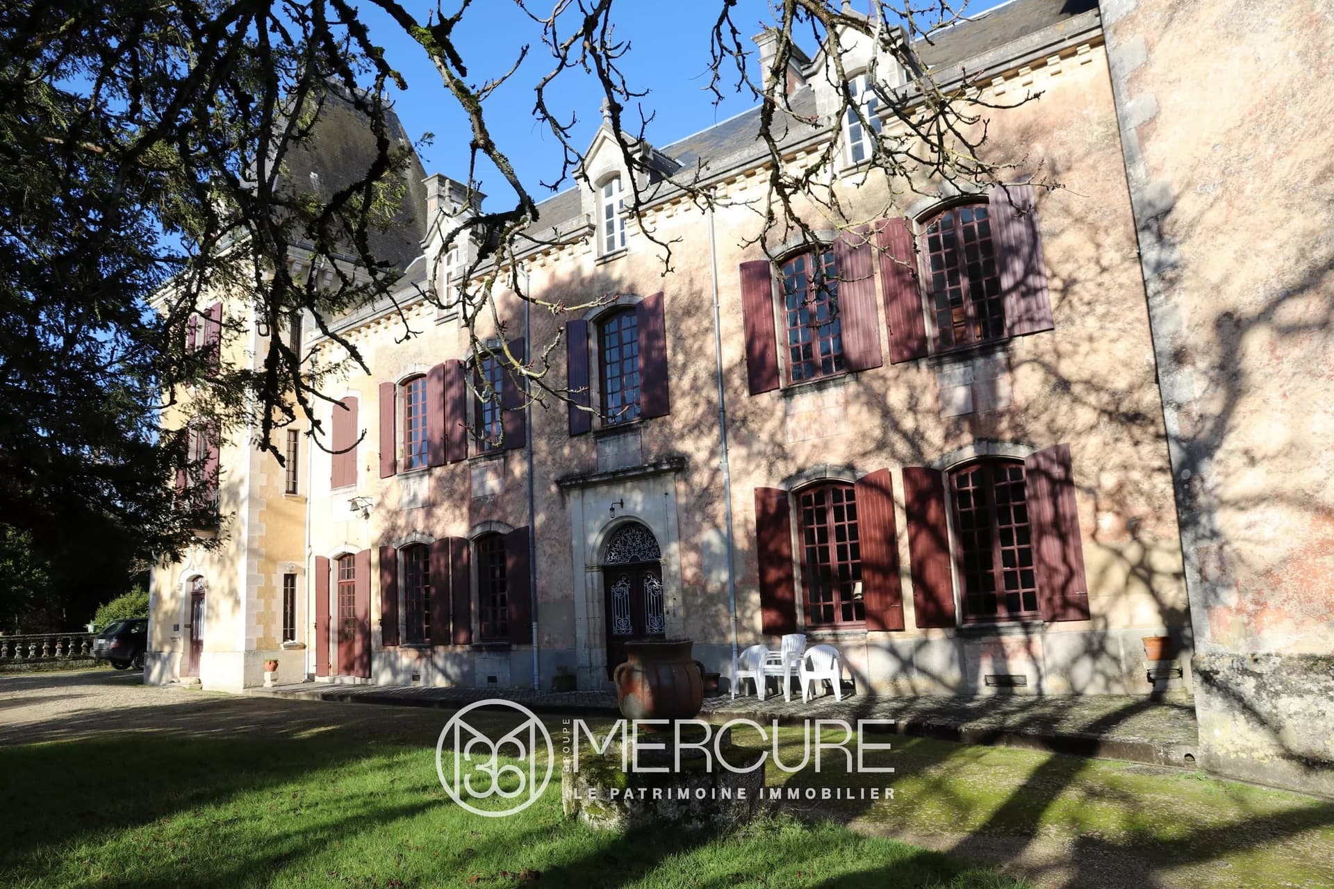 Historic Château With Extensive Grounds And Renovation Potential — Château for sale in Nouvelle-Aquitaine, France