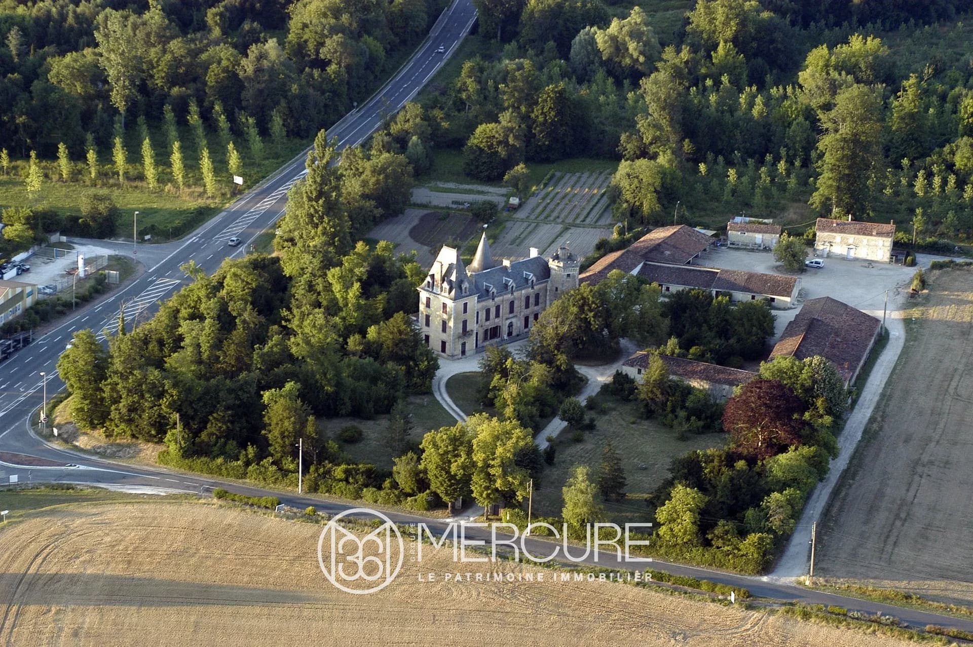 Historic Château With Extensive Grounds And Renovation Potential 4