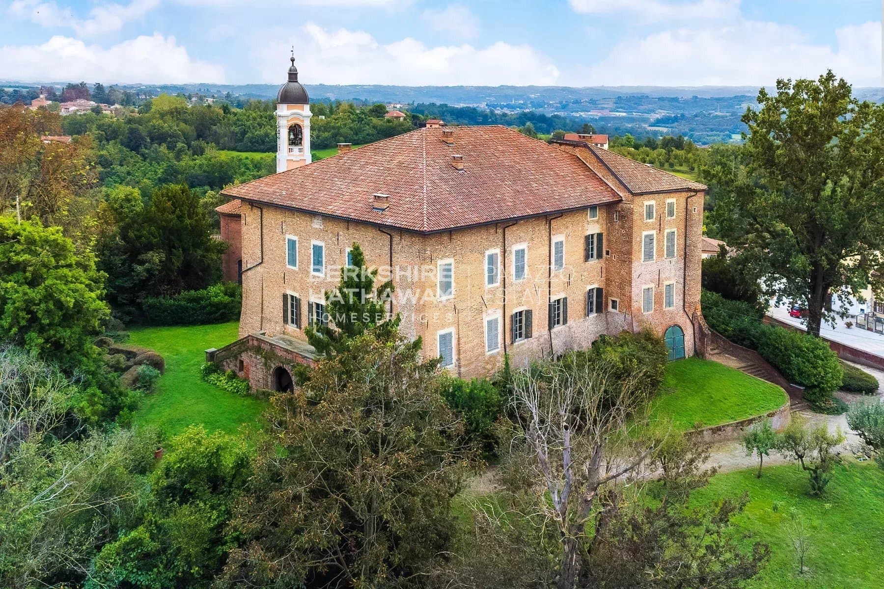 Historic Castle with Expansive Grounds and Stunning Views 3