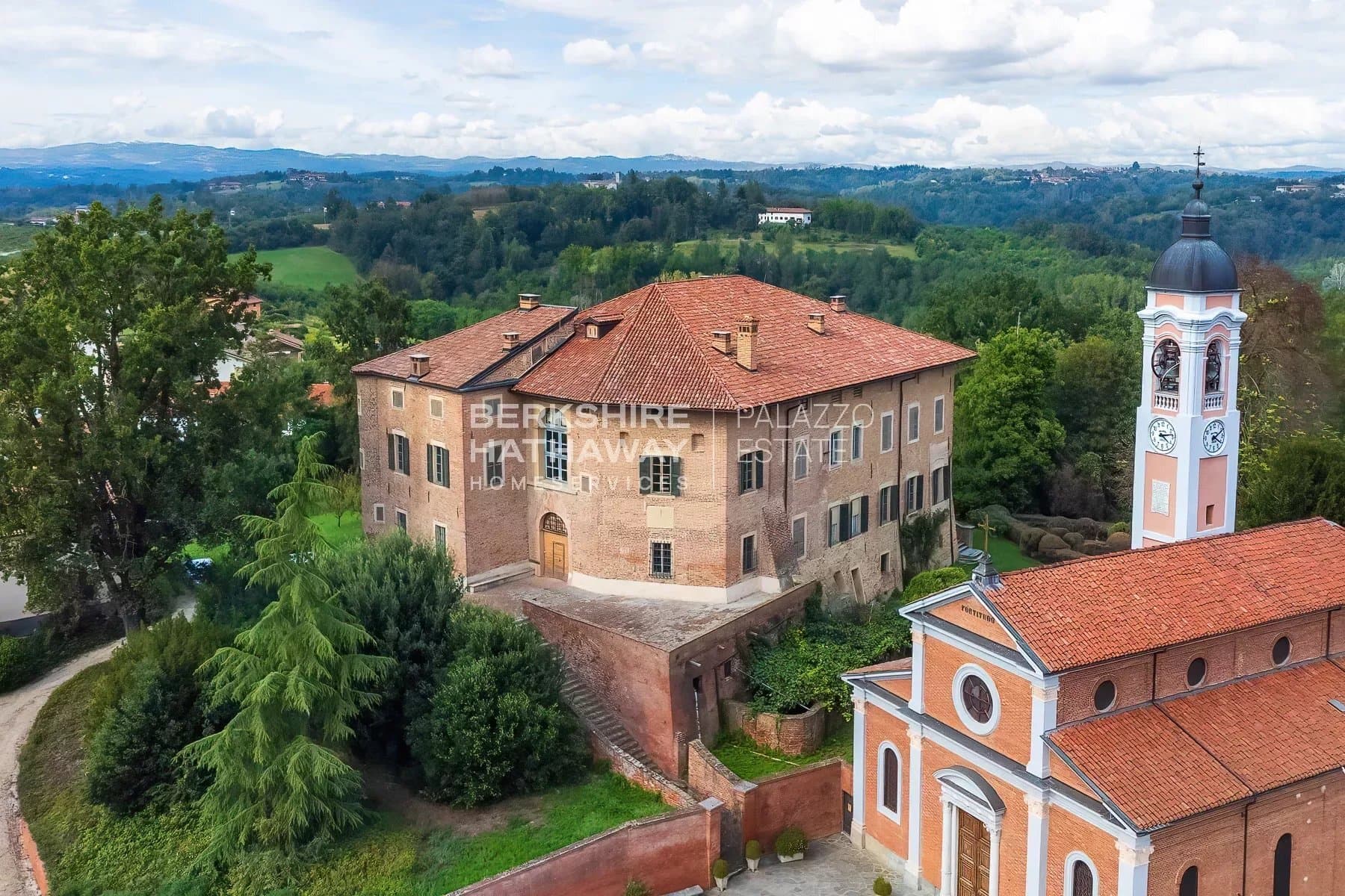 Historic Castle with Expansive Grounds and Stunning Views 5