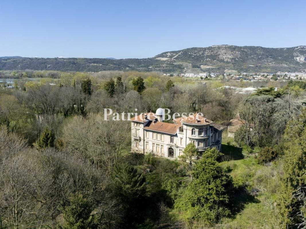 Historic Early 20th Century Art Nouveau Château Set Within 4.3 Hectares 2