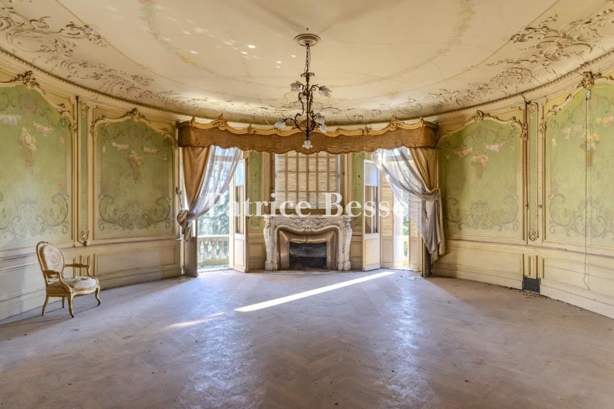 Historic Early 20th Century Art Nouveau Château Set Within 4.3 Hectares 4