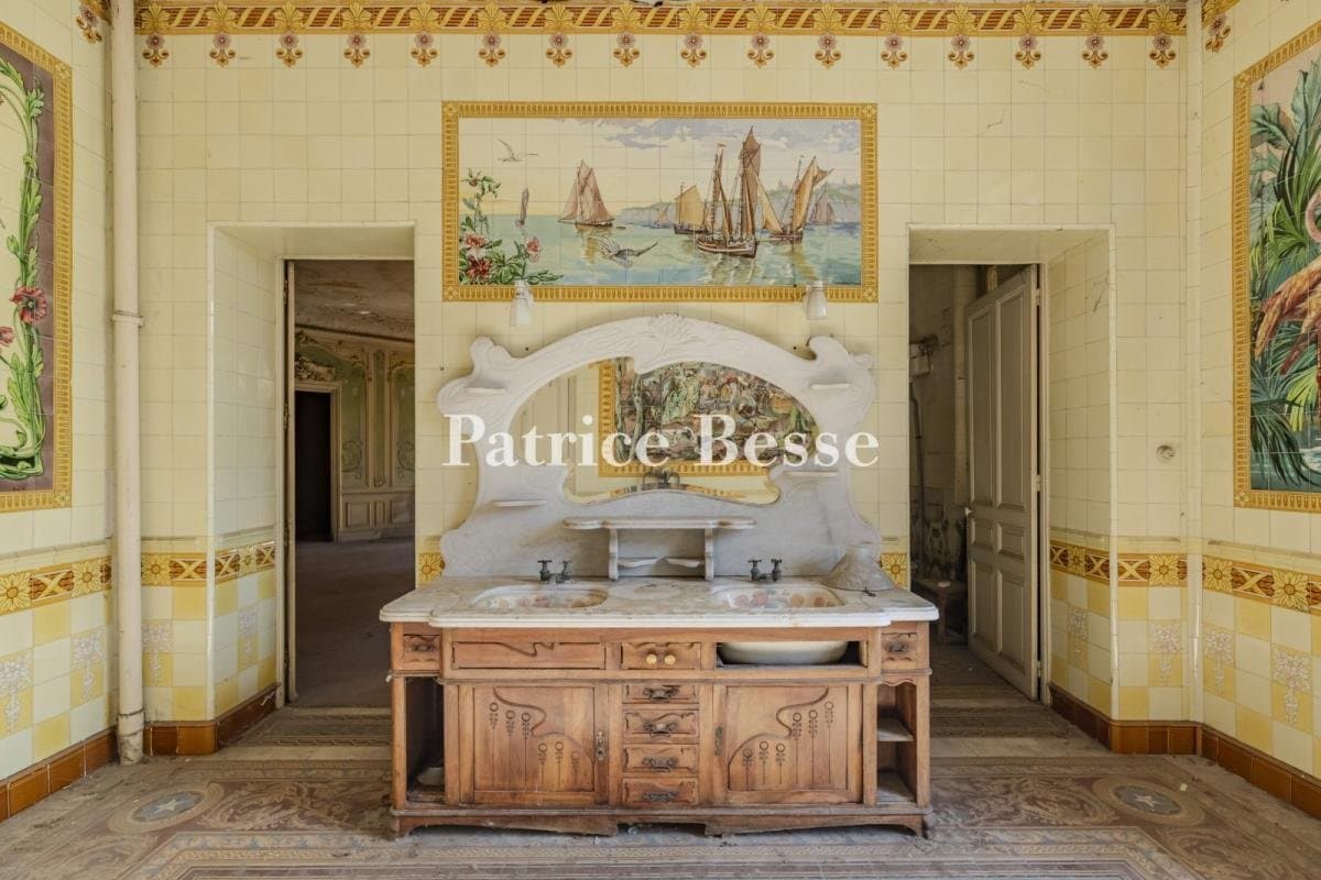 Historic Early 20th Century Art Nouveau Château Set Within 4.3 Hectares 5