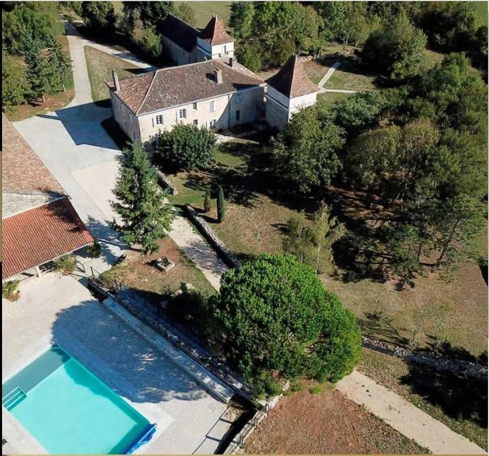 Majestic 17th Century Estate With Event Hosting Potential 2